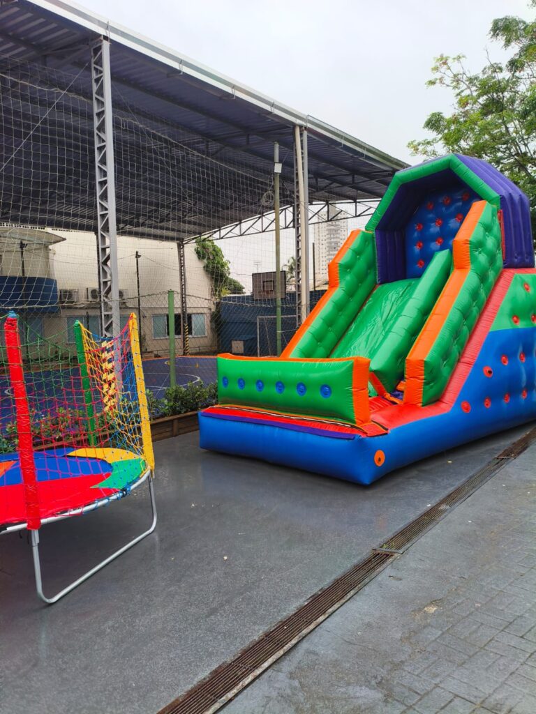 Tobogã Premium em escola